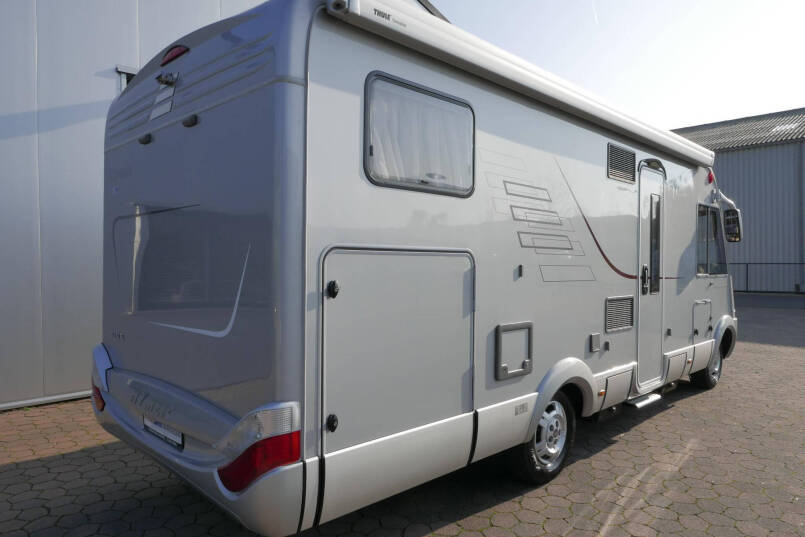 Hymer B 694 SL Elegance zilver | 3.0 158 pk | Grote garage | ruime 4 persoons 6