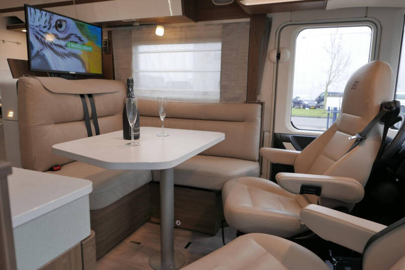 Hymer B ML-I 790 MasterLine | Queensbed | Levelsysteem | Lithium | Hefbed 30