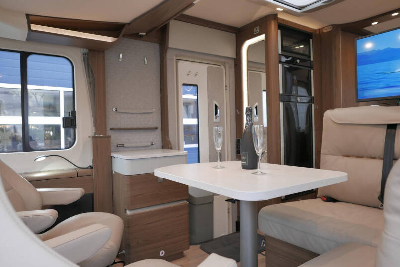 Hymer B ML-I 790 MasterLine | Queensbed | Levelsysteem | Lithium | Hefbed 31