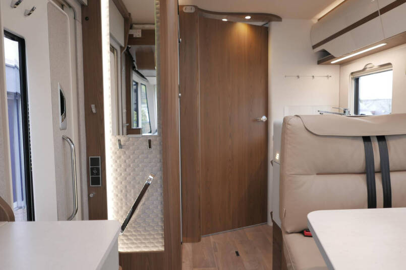 Hymer B ML-I 790 MasterLine | Queensbed | Levelsysteem | Lithium | Hefbed 40