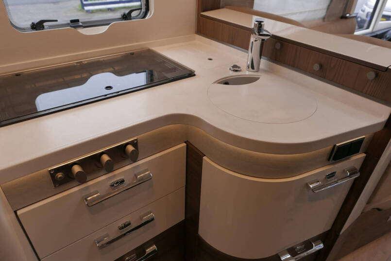 Hymer B ML-I 790 MasterLine | Queensbed | Levelsysteem | Lithium | Hefbed 46