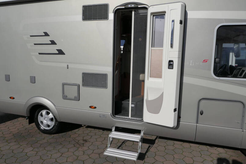 Hymer B 680 S StarLine  | 3.0 V6 Automaat | Levelsysteem | Airco | Enkele bedden 16