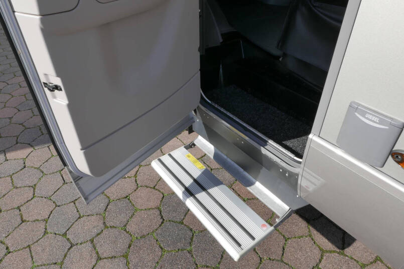 Hymer B 680 S StarLine  | 3.0 V6 Automaat | Levelsysteem | Airco | Enkele bedden 18