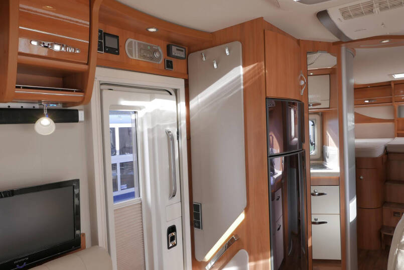 Hymer B 680 S StarLine  | 3.0 V6 Automaat | Levelsysteem | Airco | Enkele bedden 33