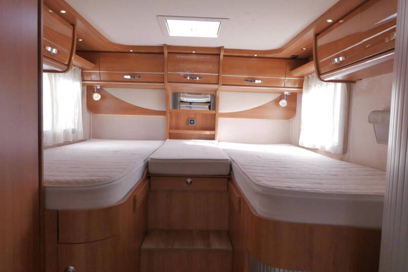 Hymer B 680 S StarLine  | 3.0 V6 Automaat | Levelsysteem | Airco | Enkele bedden 40