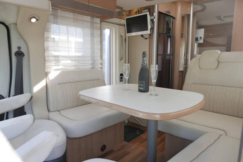 Hymer T 678 CL | AL-KO MAXI | Enkele bedden | Hefbed 26