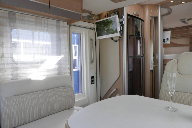 Hymer T 678 CL | AL-KO MAXI | Enkele bedden | Hefbed 29