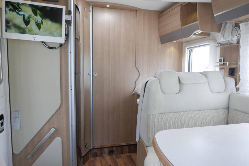 Hymer T 678 CL | AL-KO MAXI | Enkele bedden | Hefbed 32