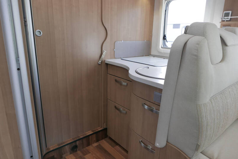 Hymer T 678 CL | AL-KO MAXI | Enkele bedden | Hefbed 33