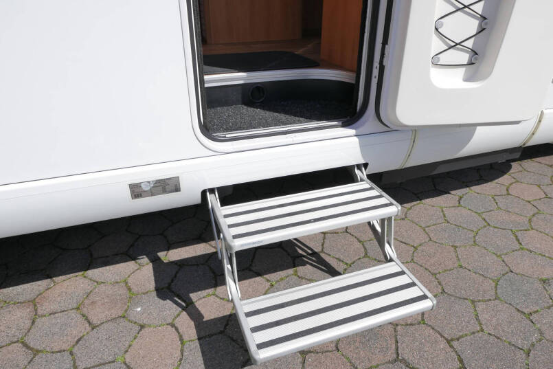 Hymer T 708 SL | 3.0 Automaat | Queensbed | Vlakke vloer | Airco 16