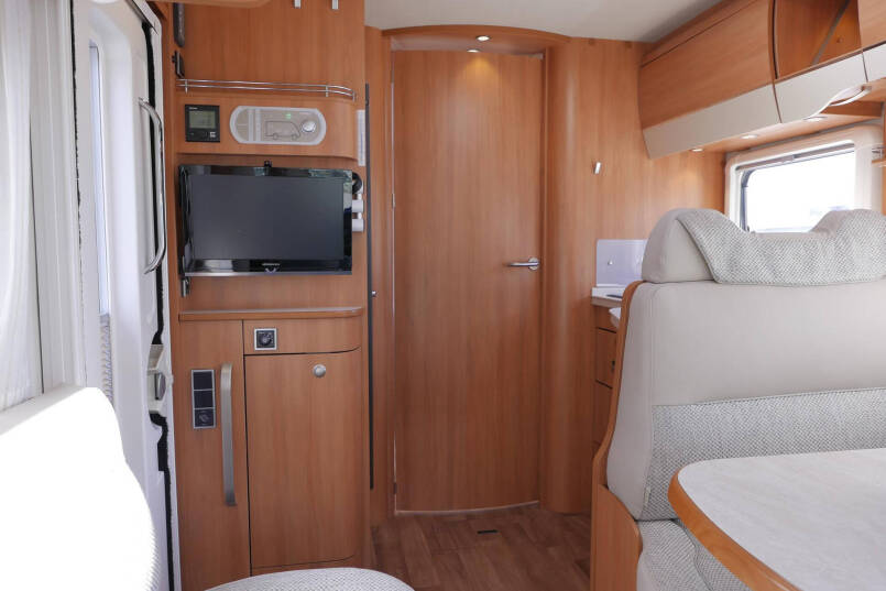 Hymer T 708 SL | 3.0 Automaat | Queensbed | Vlakke vloer | Airco 31