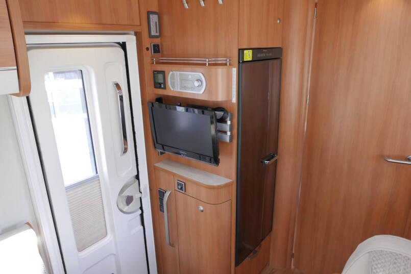 Hymer T 708 SL | 3.0 Automaat | Queensbed | Vlakke vloer | Airco 32