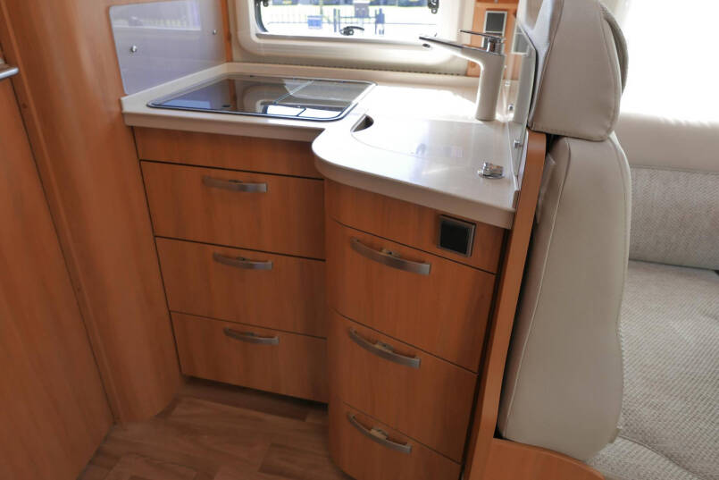 Hymer T 708 SL | 3.0 Automaat | Queensbed | Vlakke vloer | Airco 33