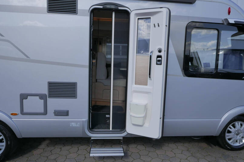 Hymer BMC-I 680 ModernComfort | Bovenkastjes | Levelsysteem | Lithium | Alde 18