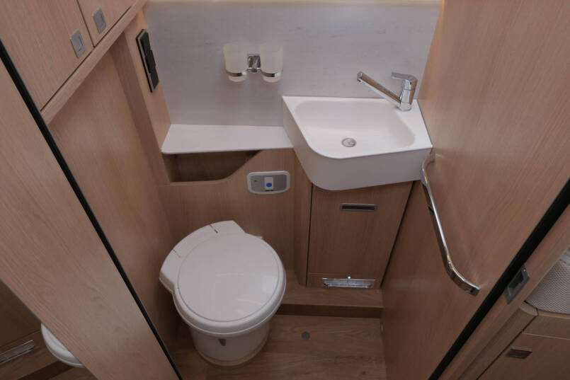 Hymer BMC-I 680 ModernComfort | Bovenkastjes | Levelsysteem | Lithium | Alde 53