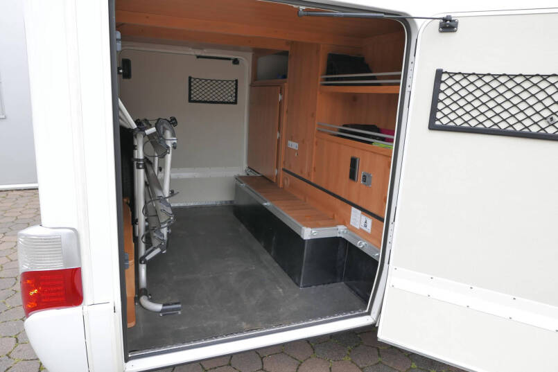 Hymer ML-I 620 | Mercedes | Bovenkastjes | Levelsyteem | Enkele bedden 10