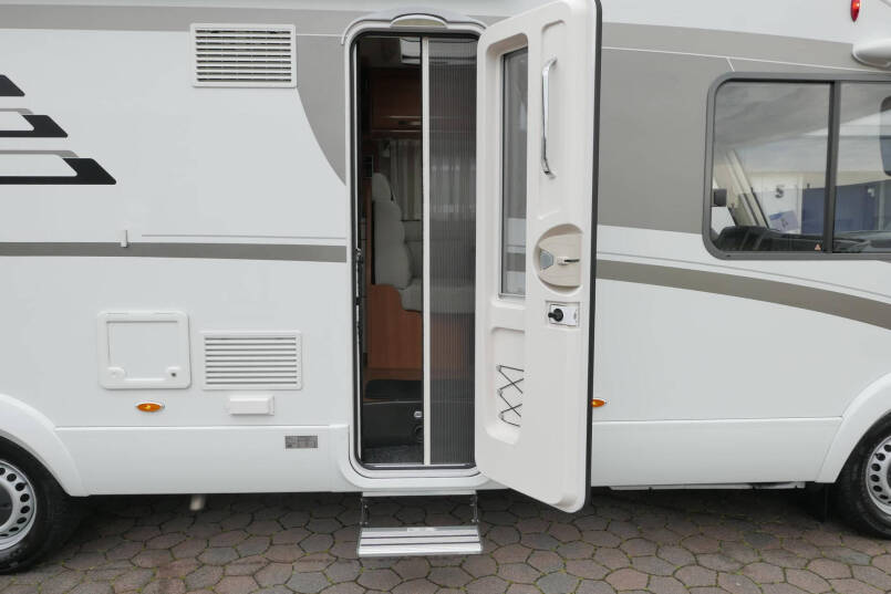 Hymer ML-I 620 | Mercedes | Bovenkastjes | Levelsyteem | Enkele bedden 14