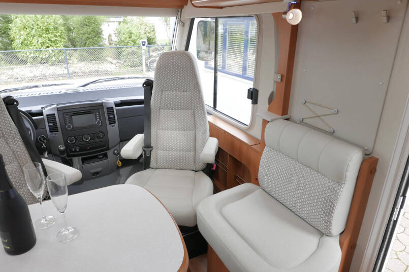 Hymer ML-I 620 | Mercedes | Bovenkastjes | Levelsyteem | Enkele bedden 22