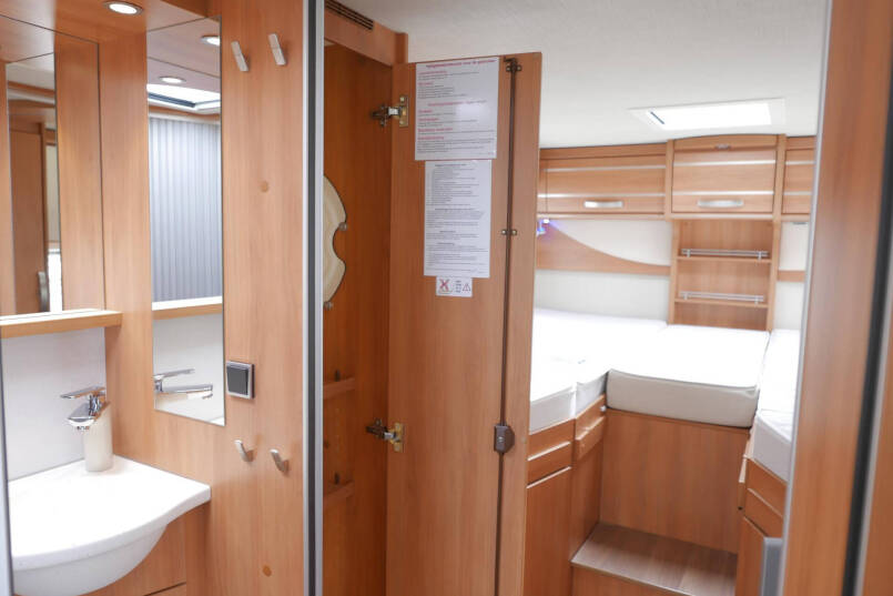 Hymer ML-I 620 | Mercedes | Bovenkastjes | Levelsyteem | Enkele bedden 49