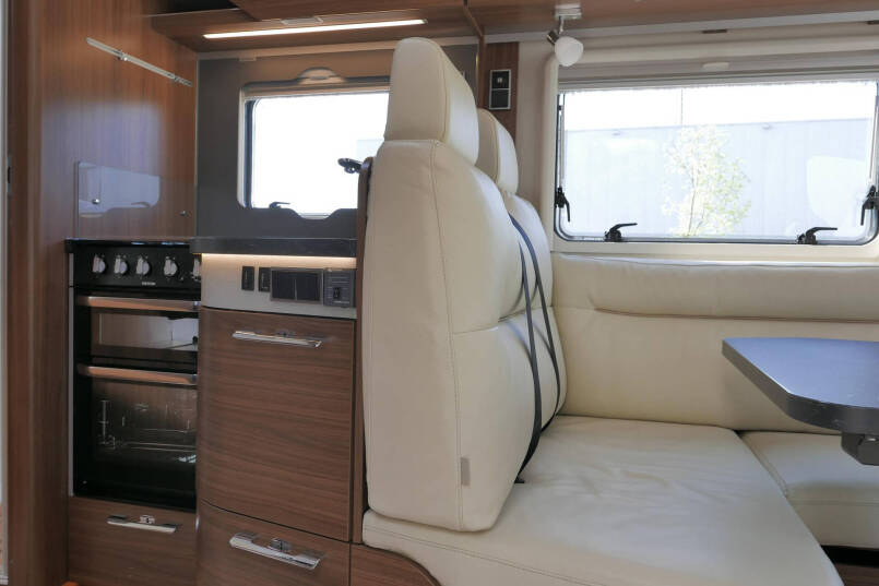 Hymer BMC-I 680 ModernComfort |Bovenkasjes | Levelsysteem | Dakairco | Zonnepanelen | 37