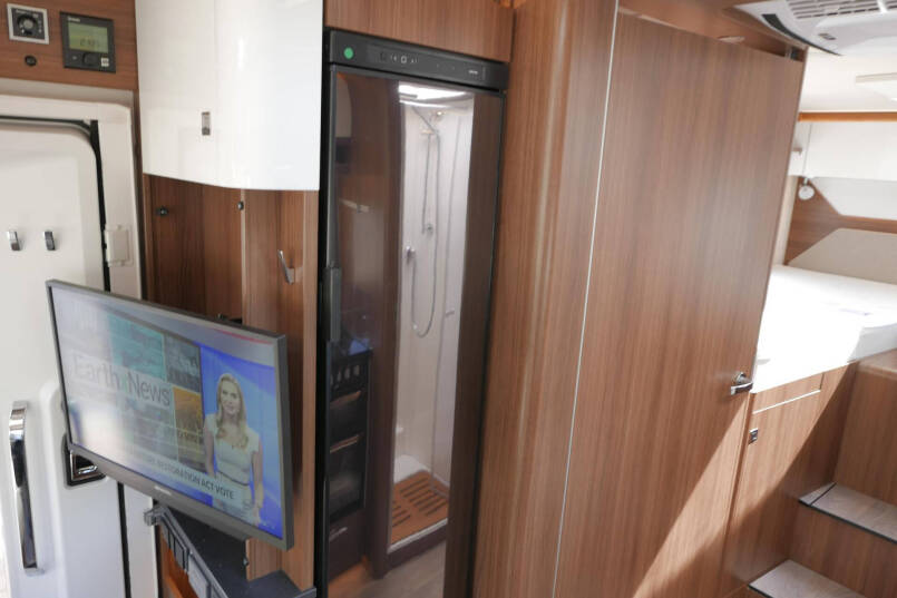 Hymer BMC-I 680 ModernComfort |Bovenkasjes | Levelsysteem | Dakairco | Zonnepanelen | 42