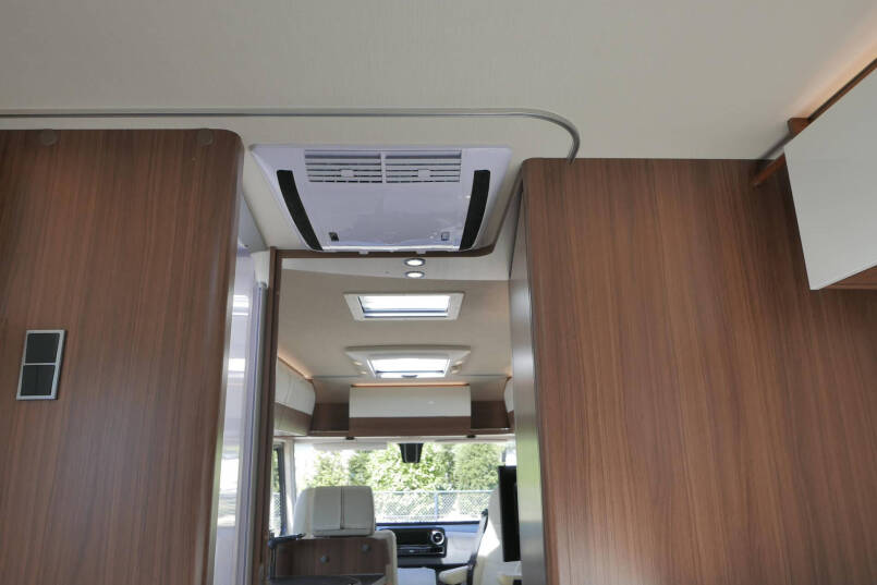 Hymer BMC-I 680 ModernComfort |Bovenkasjes | Levelsysteem | Dakairco | Zonnepanelen | 50