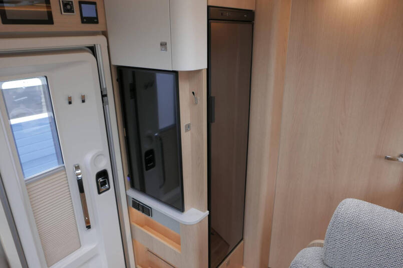 Hymer BMC-T 680 ModernComfort | AL-KO maxi | Enkele bedden | Alde verwarming | Zonnepanelen | 38