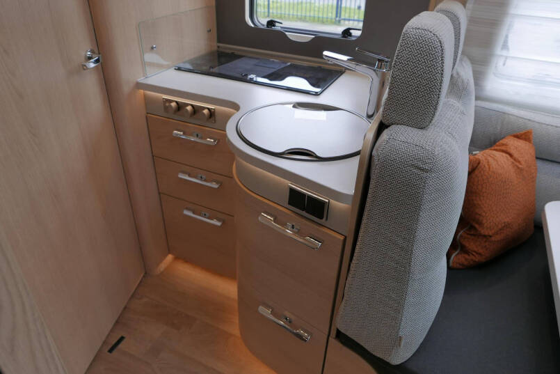 Hymer BMC-T 680 ModernComfort | AL-KO maxi | Enkele bedden | Alde verwarming | Zonnepanelen | 39