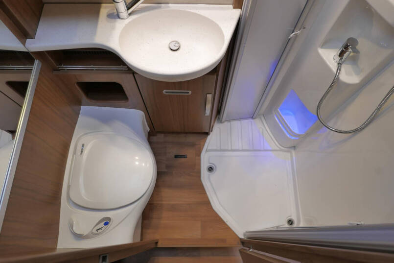 Hymer ML-I 580 | Mercedes | Bovenkastjes | Levelsysteem | 190 pk Automaat | 48