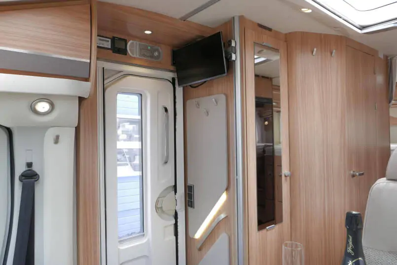 Hymer T 568 SL | Automaat | Maxi chassis | Enkele bedden | Grote schotel 30