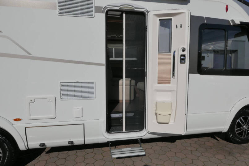 Hymer B-SL 704 SupremeLine 180 pk | Automaat | Levelsysteem| Enkele bedden | Hefbed | 18