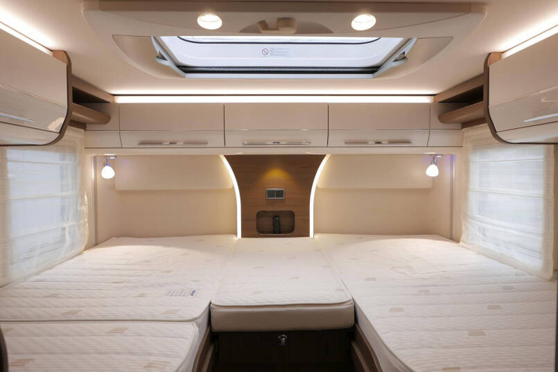 Hymer B-SL 704 SupremeLine 180 pk | Automaat | Levelsysteem| Enkele bedden | Hefbed | 47