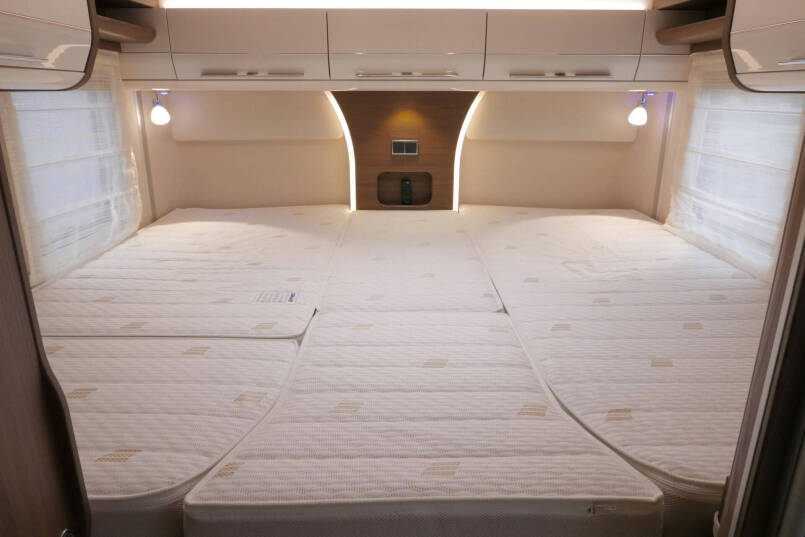 Hymer B-SL 704 SupremeLine 180 pk | Automaat | Levelsysteem| Enkele bedden | Hefbed | 49
