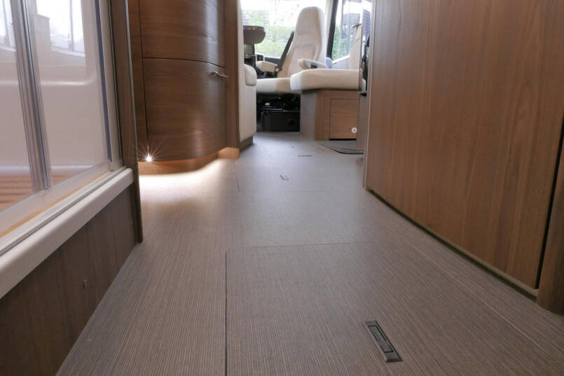 Hymer B-SL 704 SupremeLine 180 pk | Automaat | Levelsysteem| Enkele bedden | Hefbed | 56