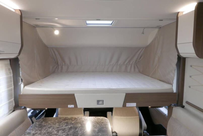 Hymer B-SL 704 SupremeLine 180 pk | Automaat | Levelsysteem| Enkele bedden | Hefbed | 60