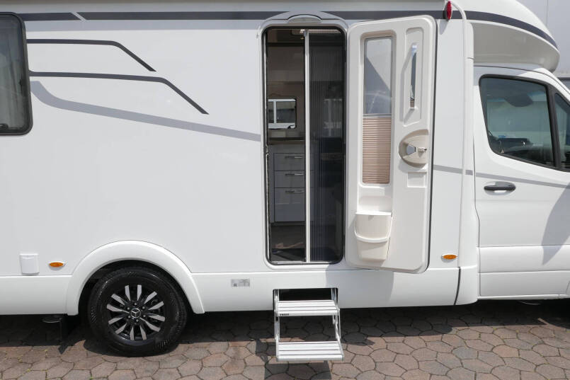 Hymer Tramp S 695 | Mercedes | Automaat | Levelsysteem | Queensbed 15