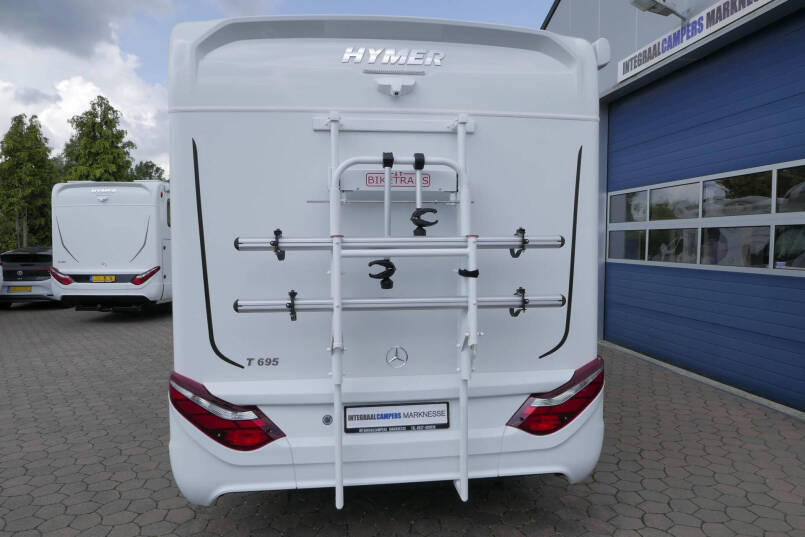 Hymer Tramp S 695 | Mercedes | Automaat | Levelsysteem | Queensbed 3