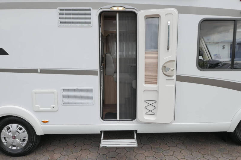 Hymer B 678 CL | 180 PK | Levelsysteem | Maxi chassis | Enkele bedden 16