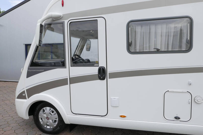 Hymer B 678 CL | 180 PK | Levelsysteem | Maxi chassis | Enkele bedden 18