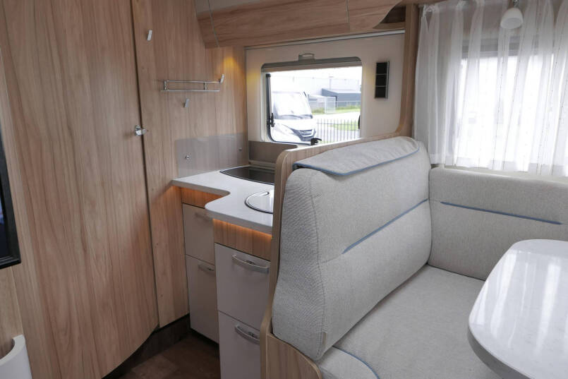 Hymer B 678 CL | 180 PK | Levelsysteem | Maxi chassis | Enkele bedden 35