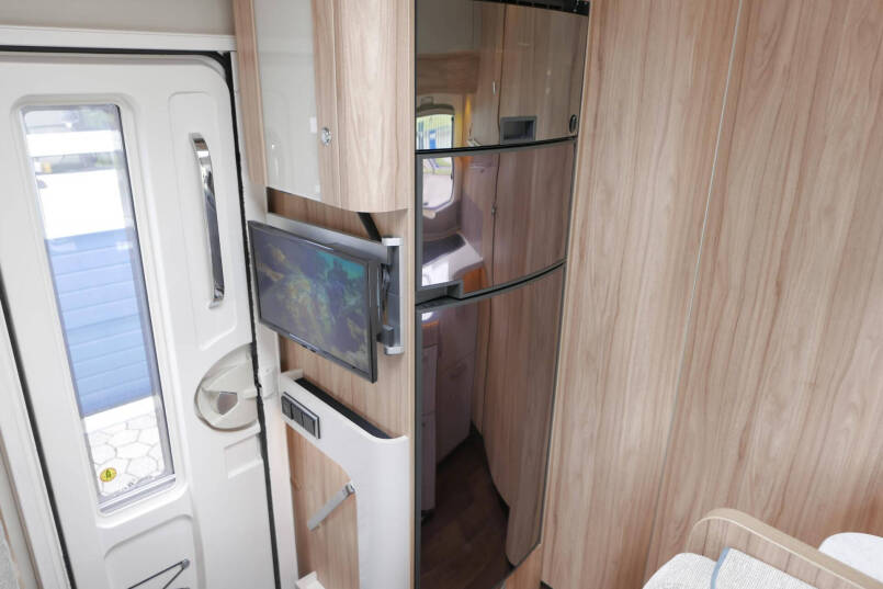 Hymer B 678 CL | 180 PK | Levelsysteem | Maxi chassis | Enkele bedden 37