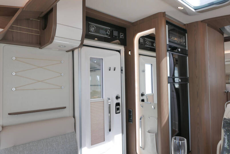 Hymer B 704 SL SupremeLine | 9G Automaat | AL-DE verwarming | Levelsysteem 38