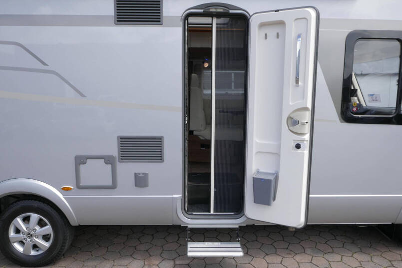 Hymer BMC-I 680 ModernComfort | Levelsysteem | 200 Ah Lithium | 2 Zonnepanelen | Enkele bedden | 17