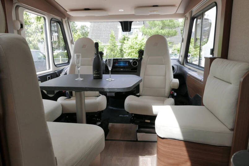 Hymer BMC-I 680 ModernComfort | Levelsysteem | 200 Ah Lithium | 2 Zonnepanelen | Enkele bedden | 26