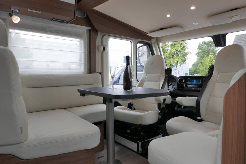 Hymer BMC-I 680 ModernComfort | Levelsysteem | 200 Ah Lithium | 2 Zonnepanelen | Enkele bedden | 27