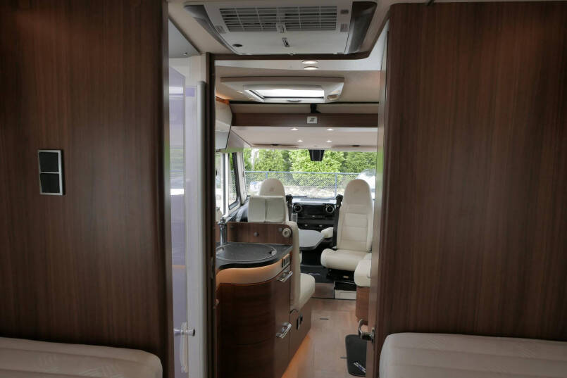 Hymer BMC-I 680 ModernComfort | Levelsysteem | 200 Ah Lithium | 2 Zonnepanelen | Enkele bedden | 54