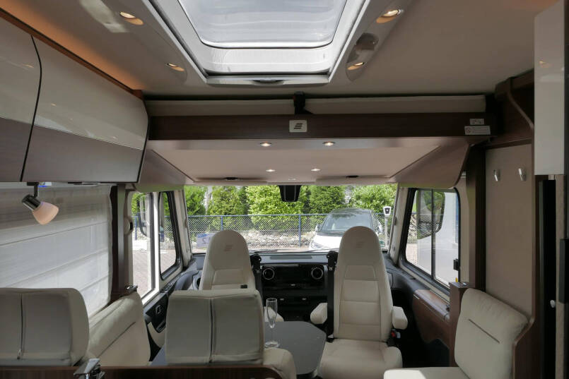 Hymer BMC-I 680 ModernComfort | Levelsysteem | 200 Ah Lithium | 2 Zonnepanelen | Enkele bedden | 60