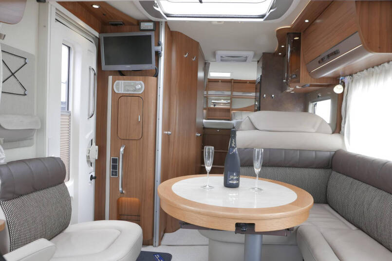 Hymer B 588 PL PremiumLine | 3.0 Automaat | AL-KO 4x luchtvering | Enkele bedden 29