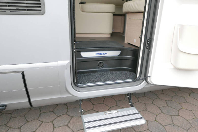 Hymer B-SL 704 Supremline | 180 pk | Automaat | Levelsysteem | Enkele bedden | Hefbed | 20