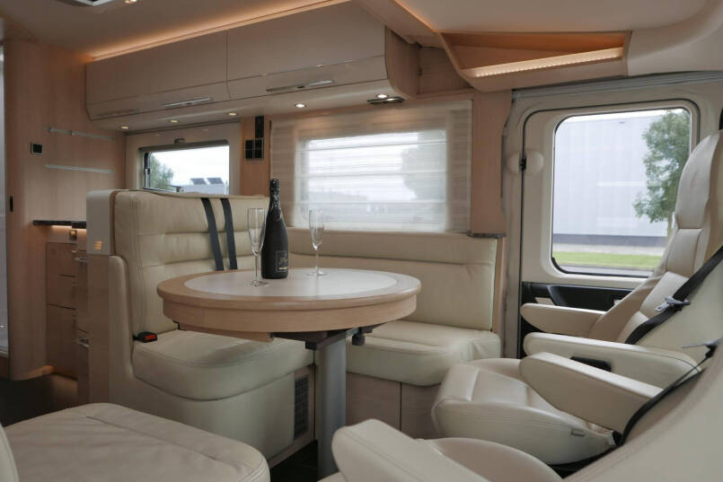 Hymer B-SL 704 Supremline | 180 pk | Automaat | Levelsysteem | Enkele bedden | Hefbed | 30